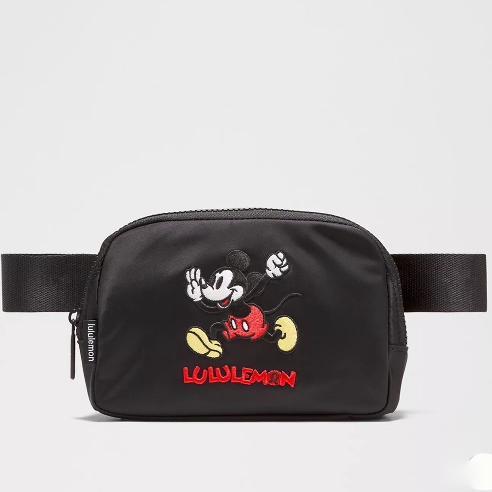 Disney x lululemon Everywhere Belt Bag Mickey in Motion Graphic